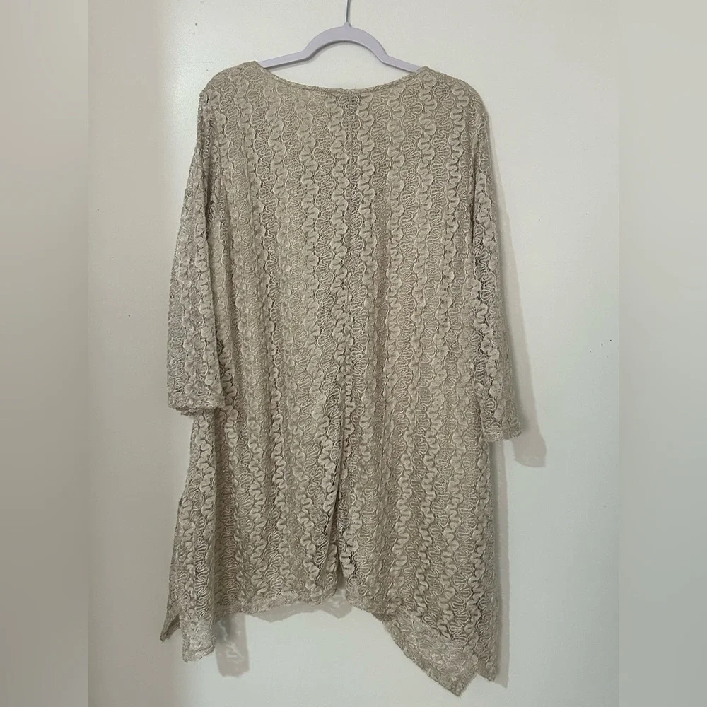 Chic Lace Tunic in Cream‎ - Picture 4 of 7